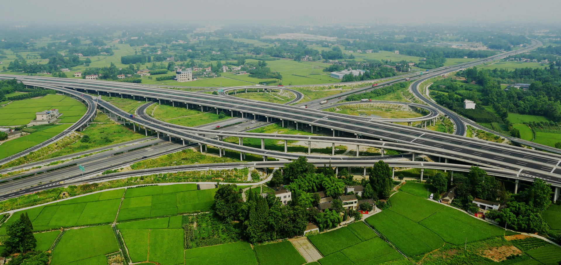 以百年基业为梦，以群策之力铸帆，建一项工程，竖一座丰碑